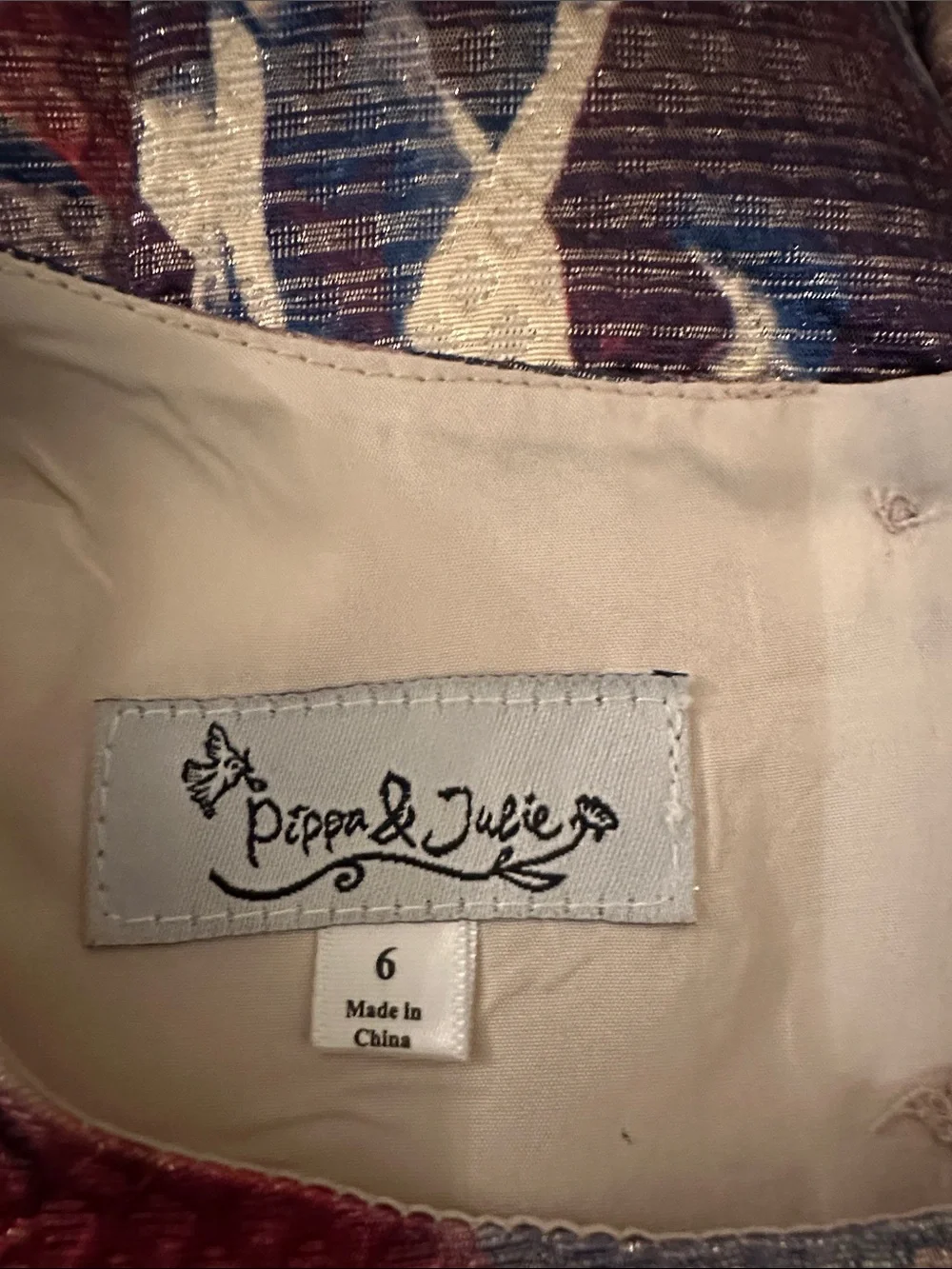 Pippa & Julie textured floral